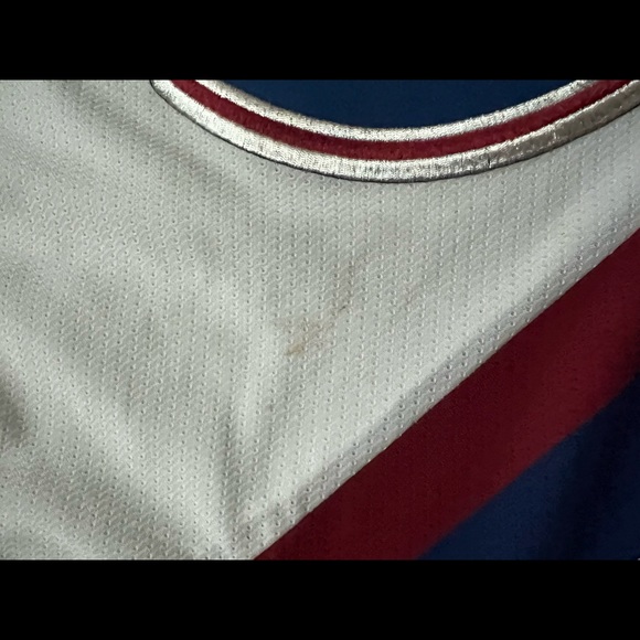 Vancouver Canucks hockey jersey - Picture 6 of 6